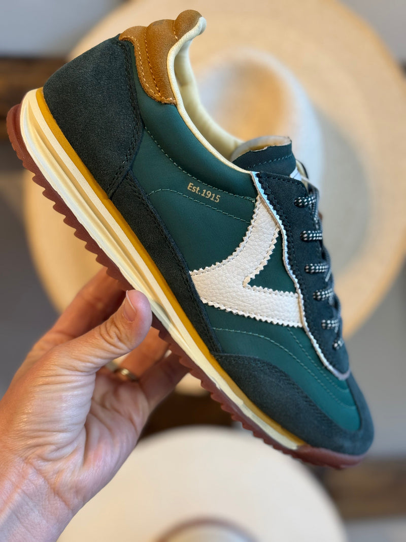 Victoria Saturn Sneaker